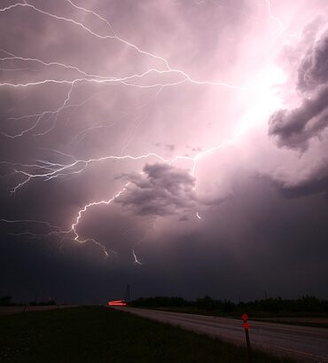 Panne de courant majeure : le Grand Montréal secoué par des orages violents