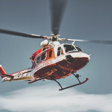 Kayakistes secourues par des citoyens à Verdun après l'immobilisation d'un bateau de pompiers