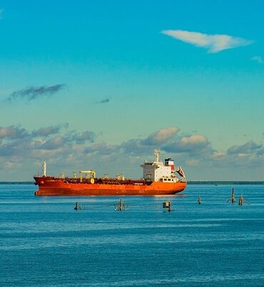 Nouveau cargo ciblé dans le détroit d’Ormuz malgré les promesses de réouverture