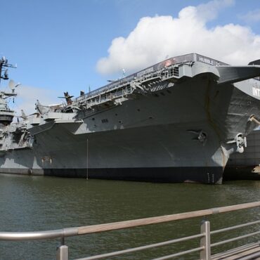 Tensions au Moyen-Orient : Washington renforce son dispositif naval